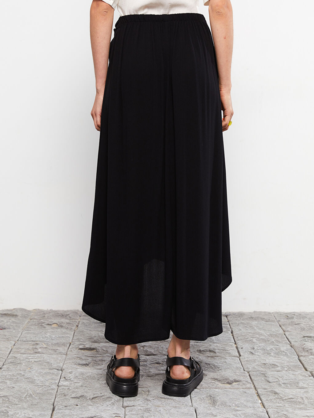 Siyah Beli Lastikli Düz Viskon Kadın Etek-4
