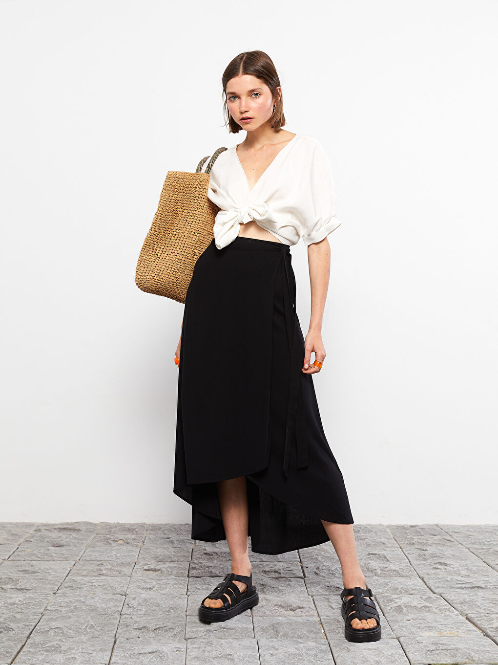 Siyah Beli Lastikli Düz Viskon Kadın Etek