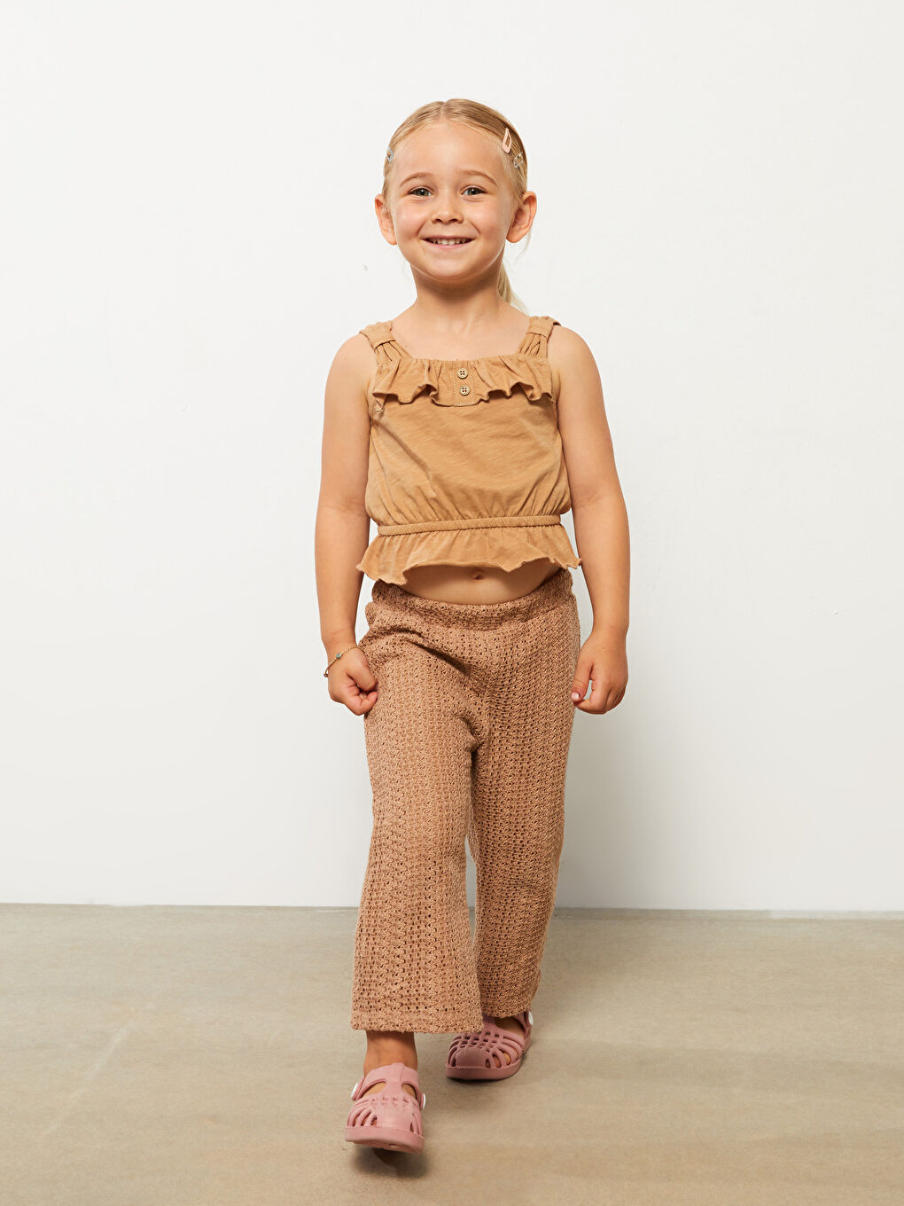 Kahverengi Kare Yaka Askılı Kız Bebek Bluz ve Pantolon 2'li Takım-2