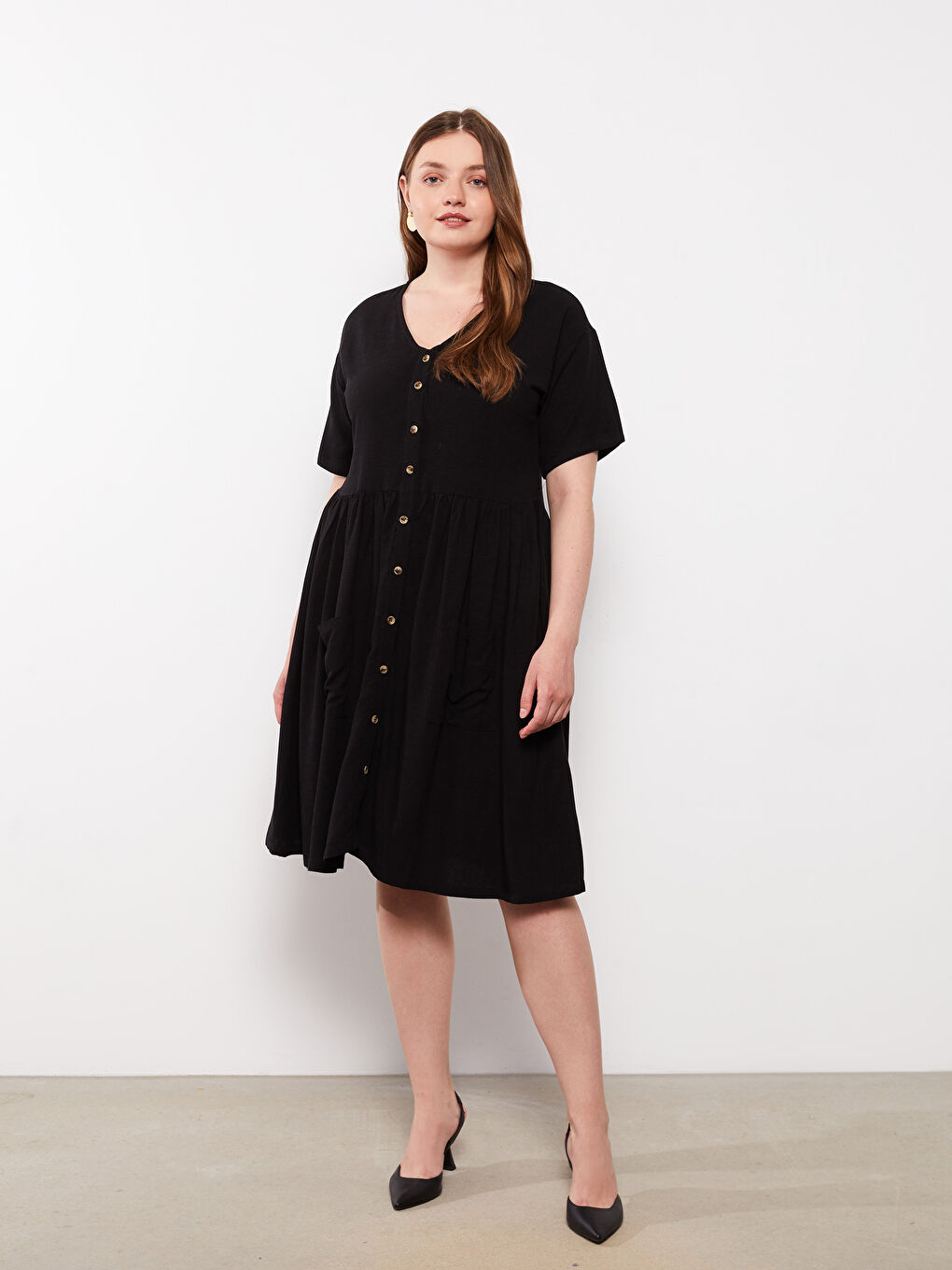 Siyah Büyük Beden V Yaka Düz Kısa Kollu Kadın Elbise