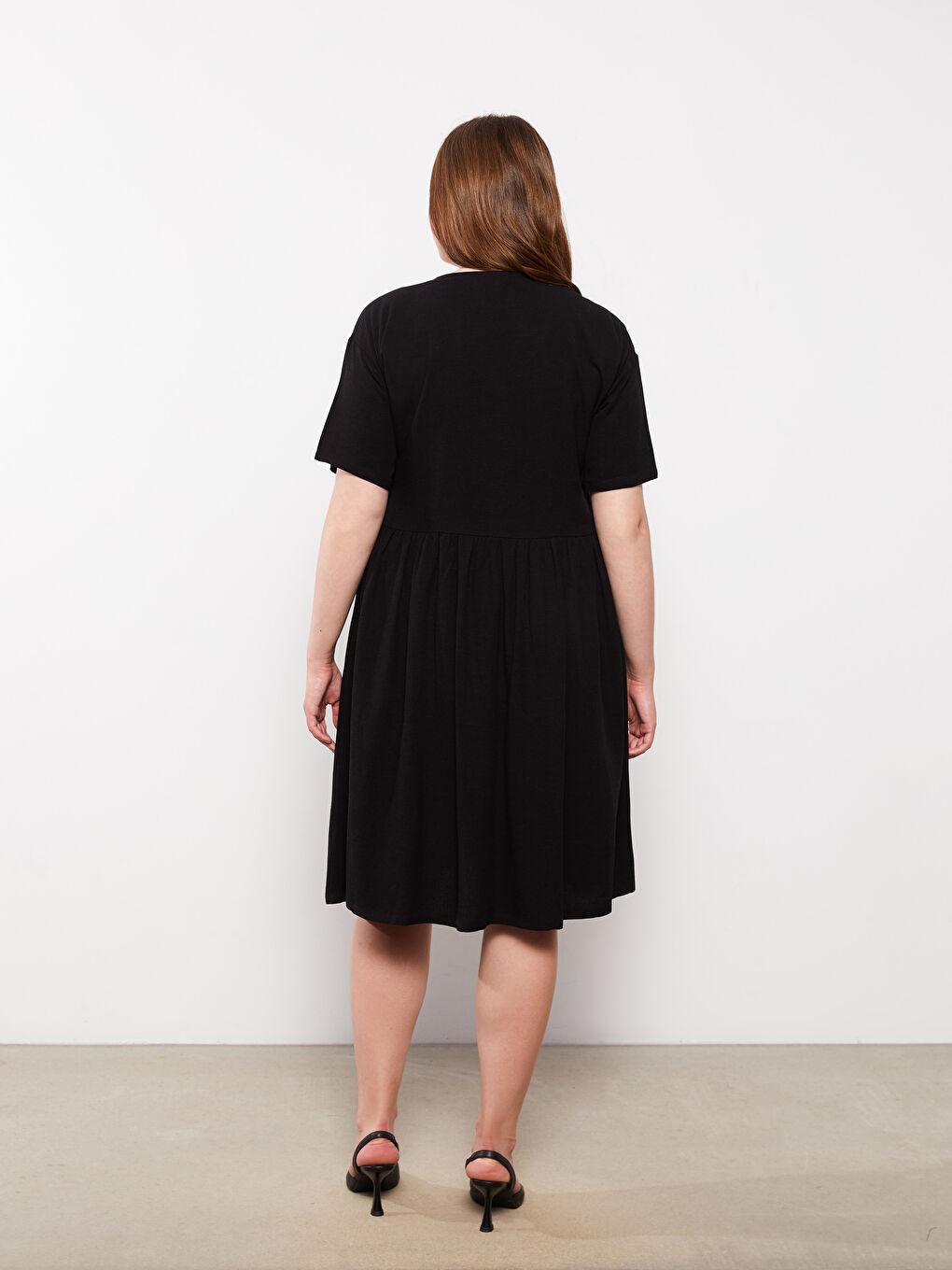 Siyah Büyük Beden V Yaka Düz Kısa Kollu Kadın Elbise-4