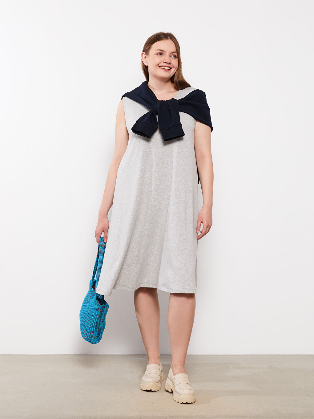 فستان مستقيم بدون أكمام برقبة دائرية بمقاسات كبيرة للسيدات-1