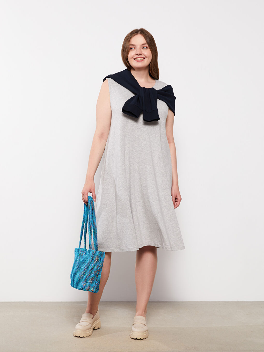 فستان مستقيم بدون أكمام برقبة دائرية بمقاسات كبيرة للسيدات-3