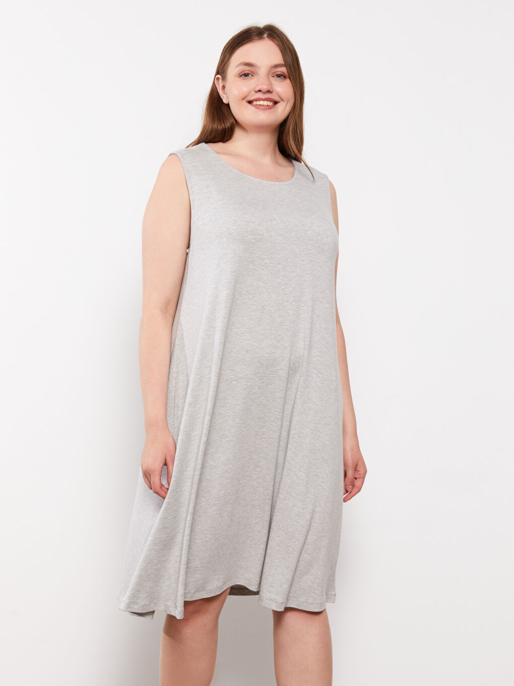 فستان مستقيم بدون أكمام برقبة دائرية بمقاسات كبيرة للسيدات-5