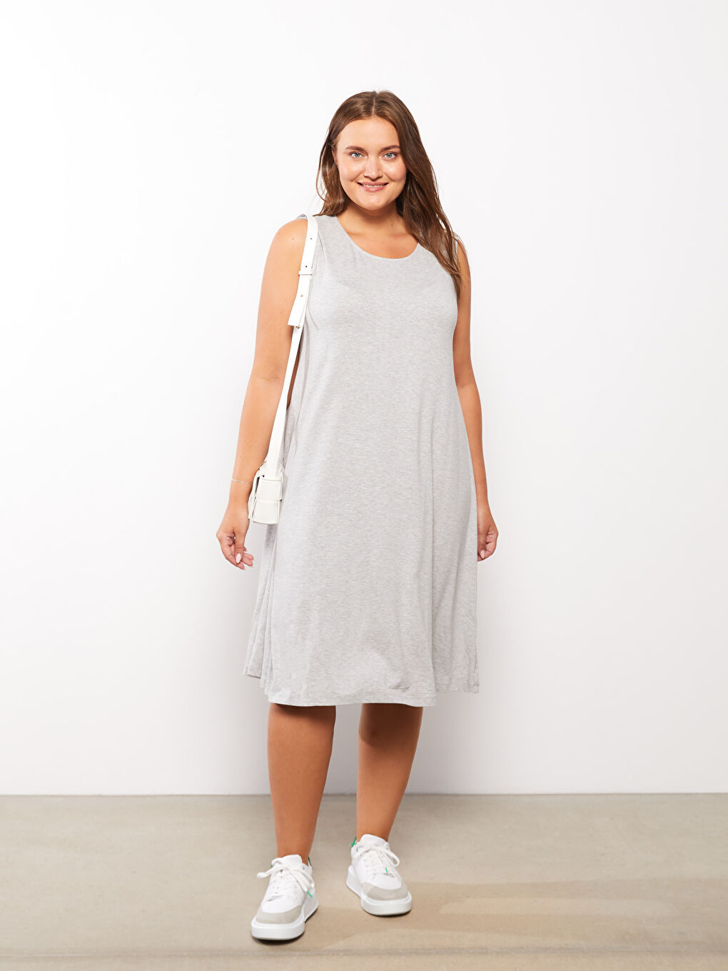 فستان مستقيم بدون أكمام برقبة دائرية بمقاسات كبيرة للسيدات-2