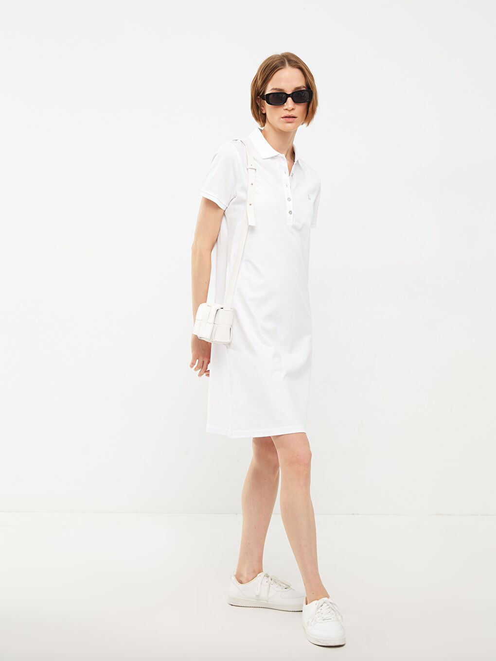 Beyaz Polo Yaka Nakışlı Kısa Kollu Pamuklu Kadın Elbise-1