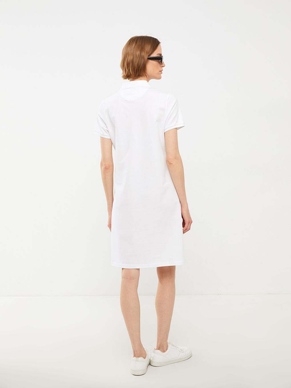 Beyaz Polo Yaka Nakışlı Kısa Kollu Pamuklu Kadın Elbise-5