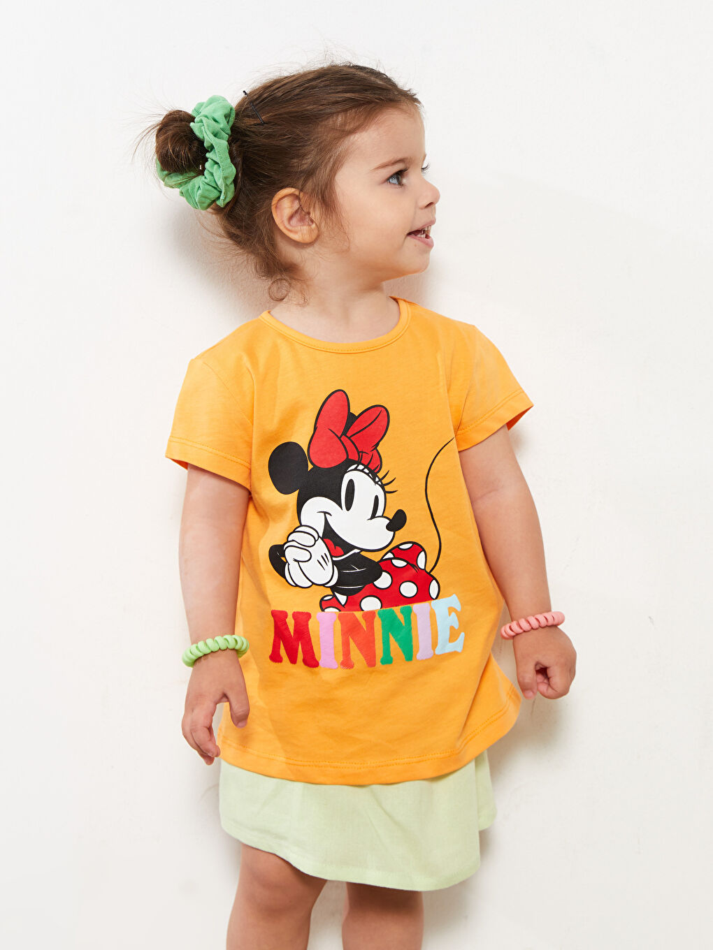 Turuncu Bisiklet Yaka Kısa Kol Minnie Mouse Baskılı Pamuklu Kız Bebek Tişört-1