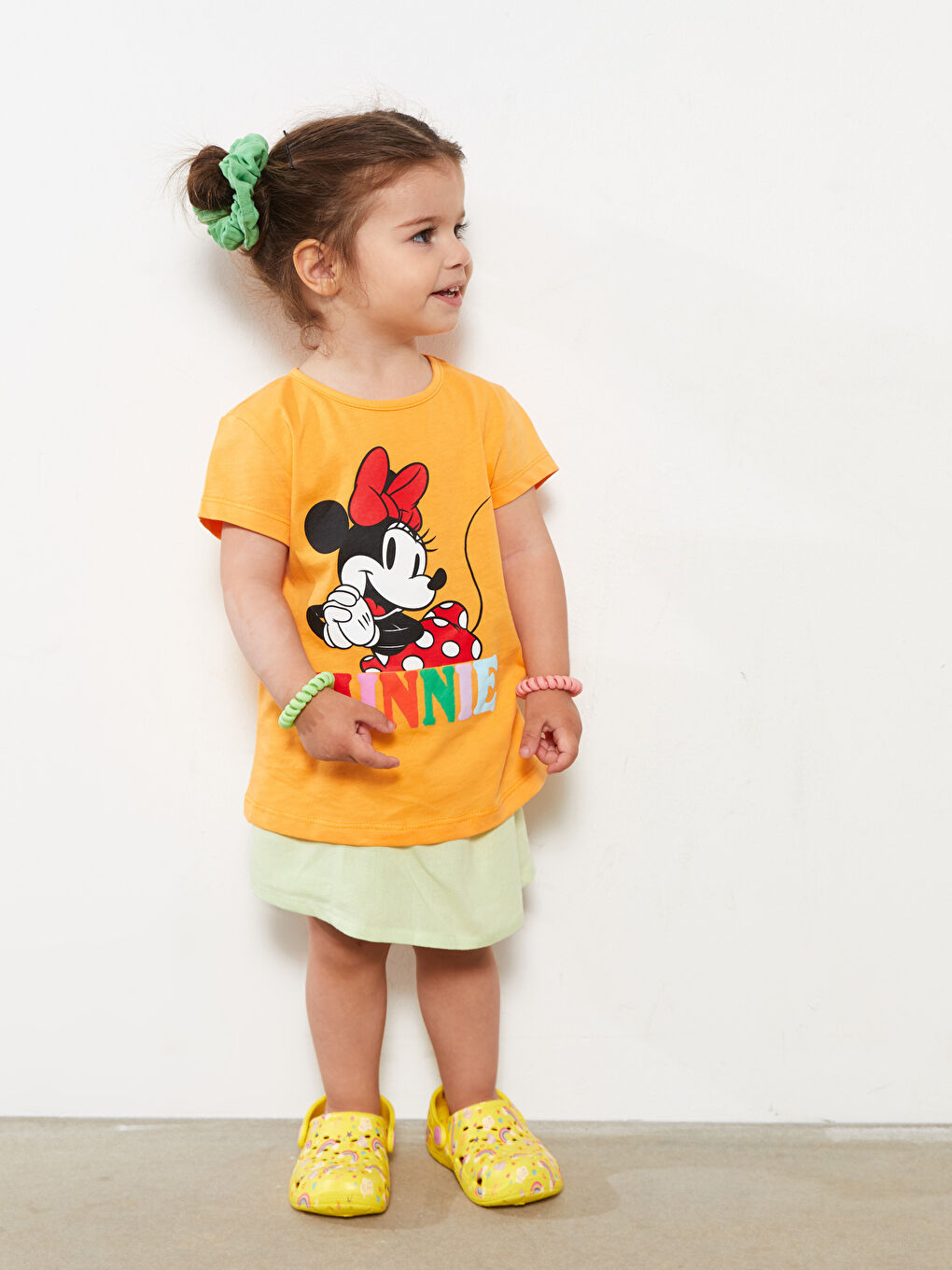 Turuncu Bisiklet Yaka Kısa Kol Minnie Mouse Baskılı Pamuklu Kız Bebek Tişört-2