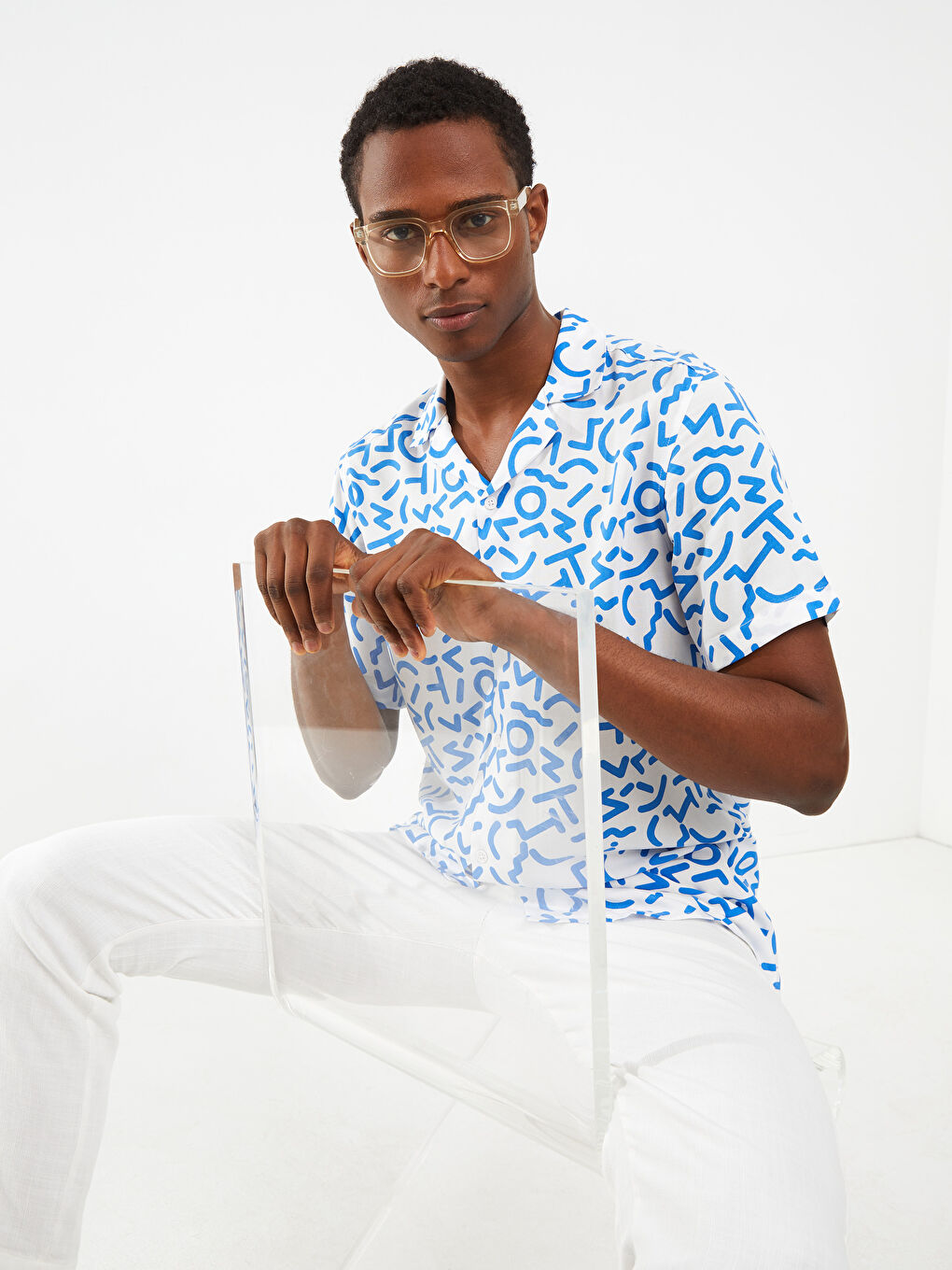 Beyaz Slim Fit Resort Yaka Kısa Kollu Desenli Viskon Erkek Gömlek