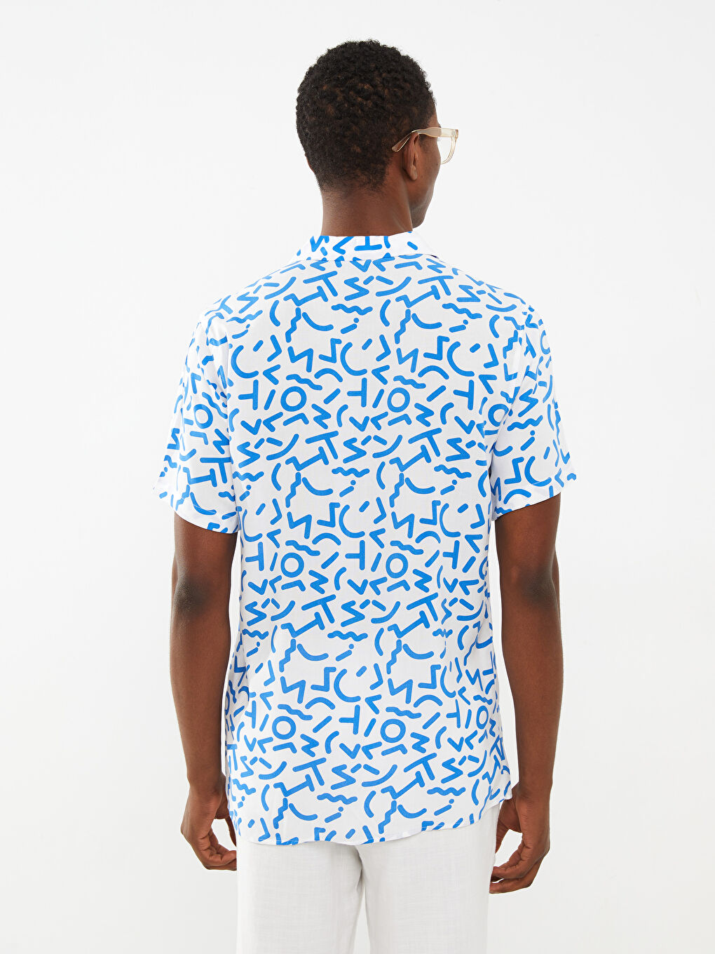 Beyaz Slim Fit Resort Yaka Kısa Kollu Desenli Viskon Erkek Gömlek-4