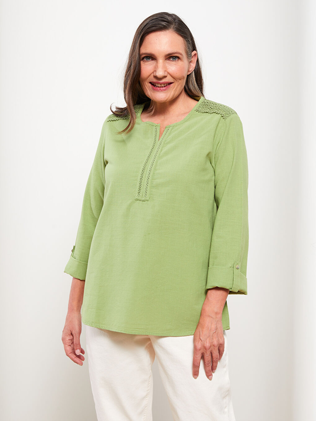 بلوزة ياقة بشق مطرزة كم طويل قطن للسيدات-2