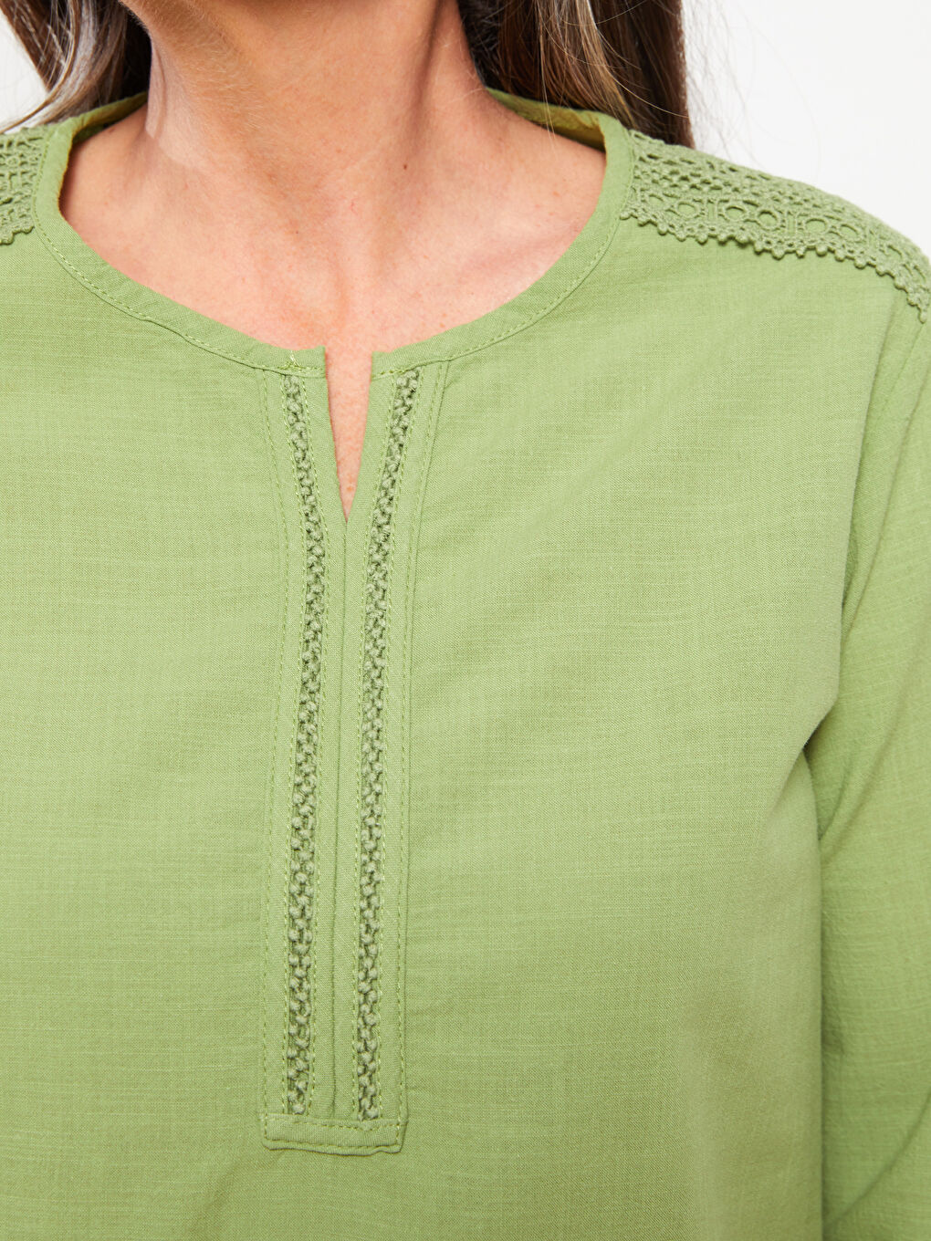 بلوزة ياقة بشق مطرزة كم طويل قطن للسيدات-3