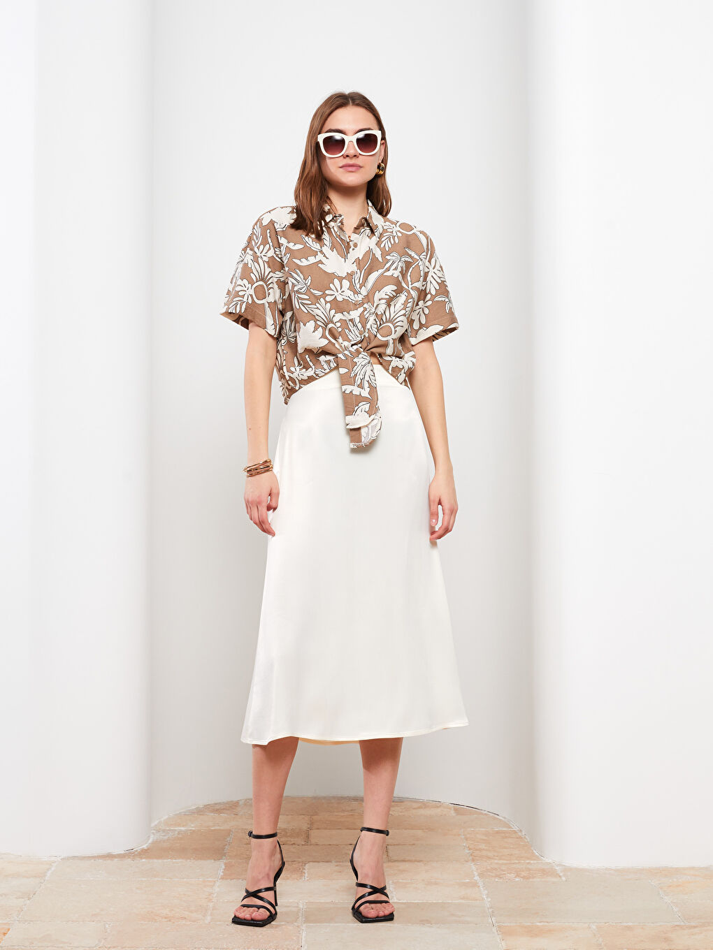 Kahverengi Önden Düğme Kapamalı Desenli Kısa Kollu Kadın Gömlek