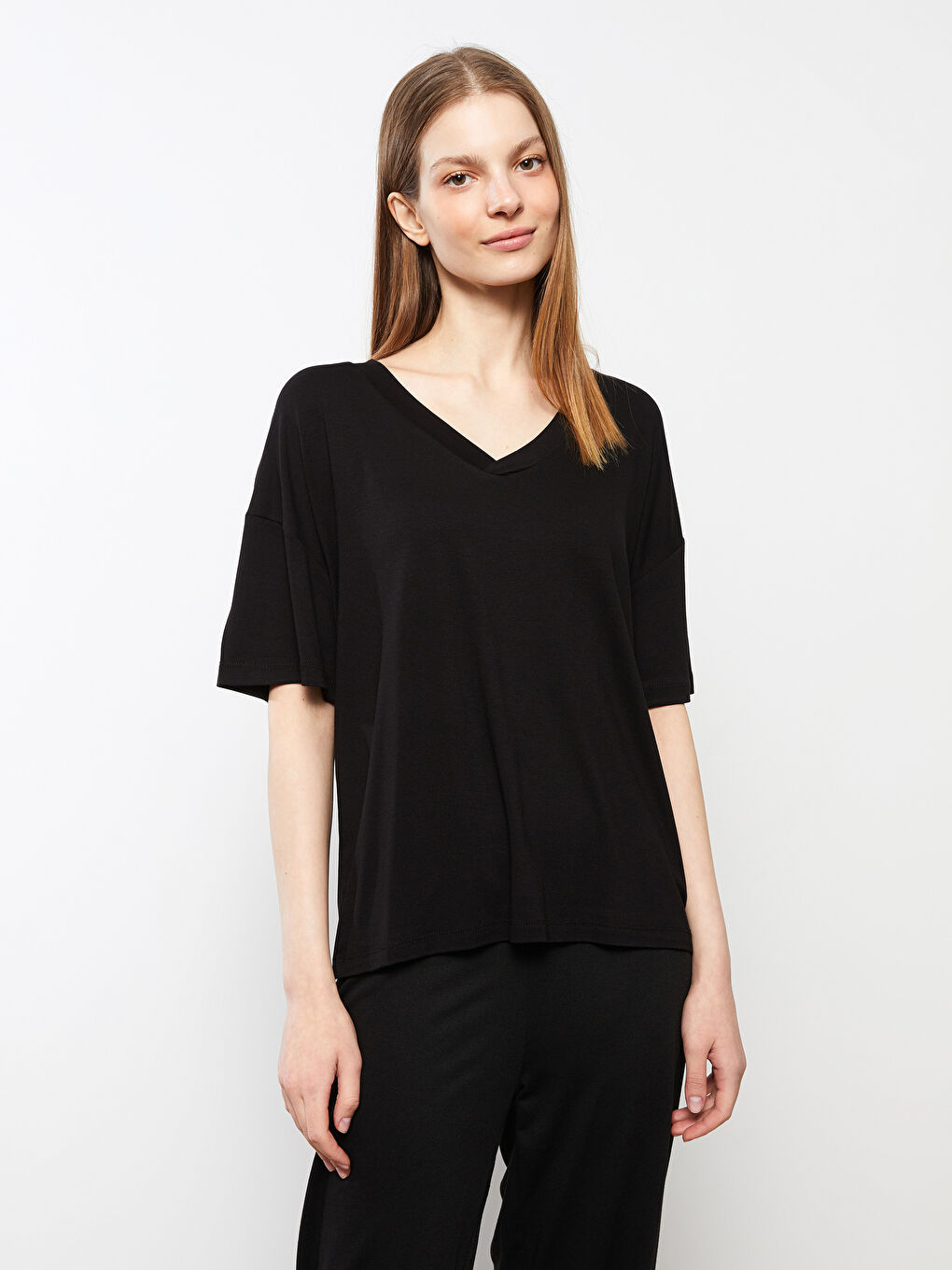 Siyah V Yaka Düz Kısa Kollu Kadın Pijama Üst