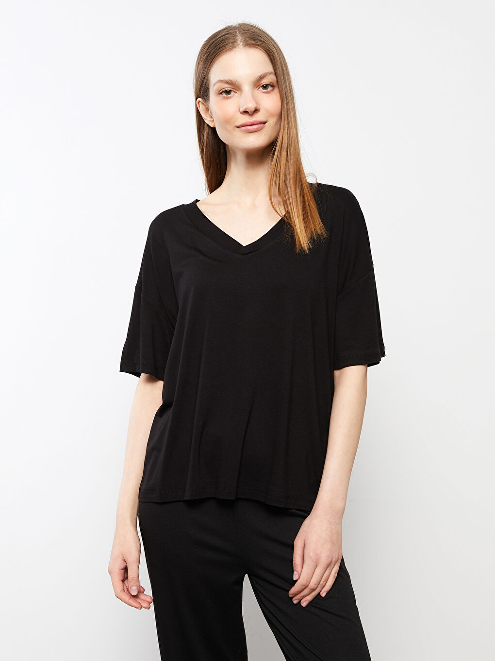 Siyah V Yaka Düz Kısa Kollu Kadın Pijama Üst-1