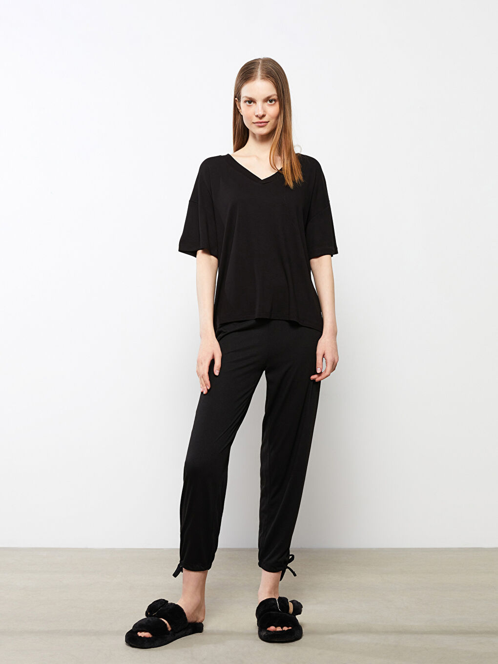 Siyah V Yaka Düz Kısa Kollu Kadın Pijama Üst-2