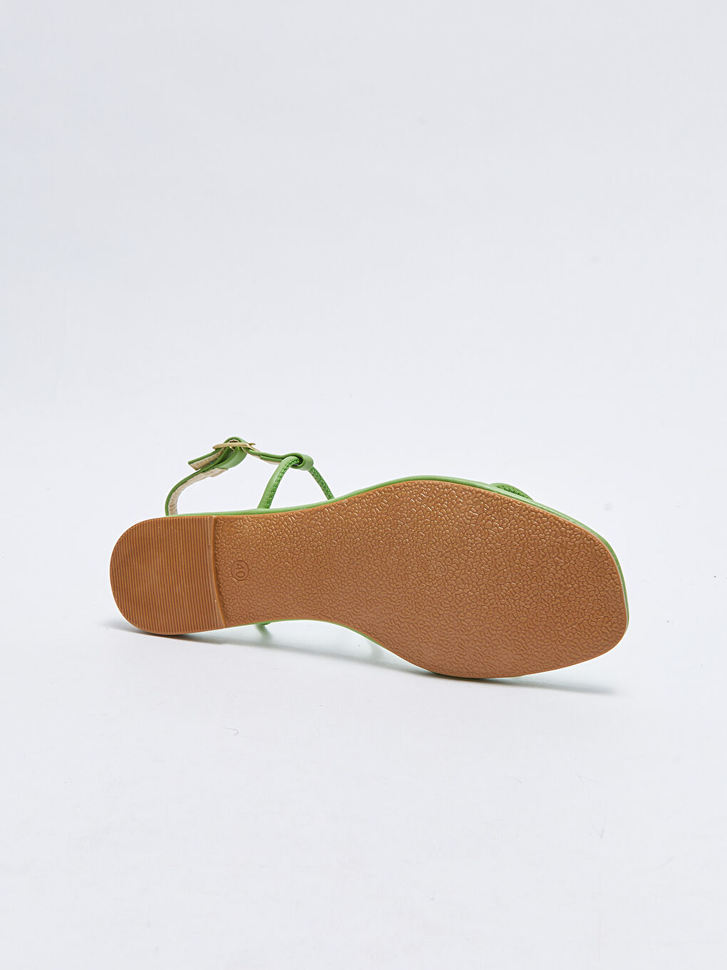 صنادل نسائية بشريط رفيع وتفاصيل بمشبك-3