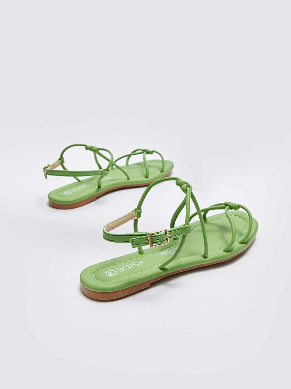 صنادل نسائية بشريط رفيع وتفاصيل بمشبك-4