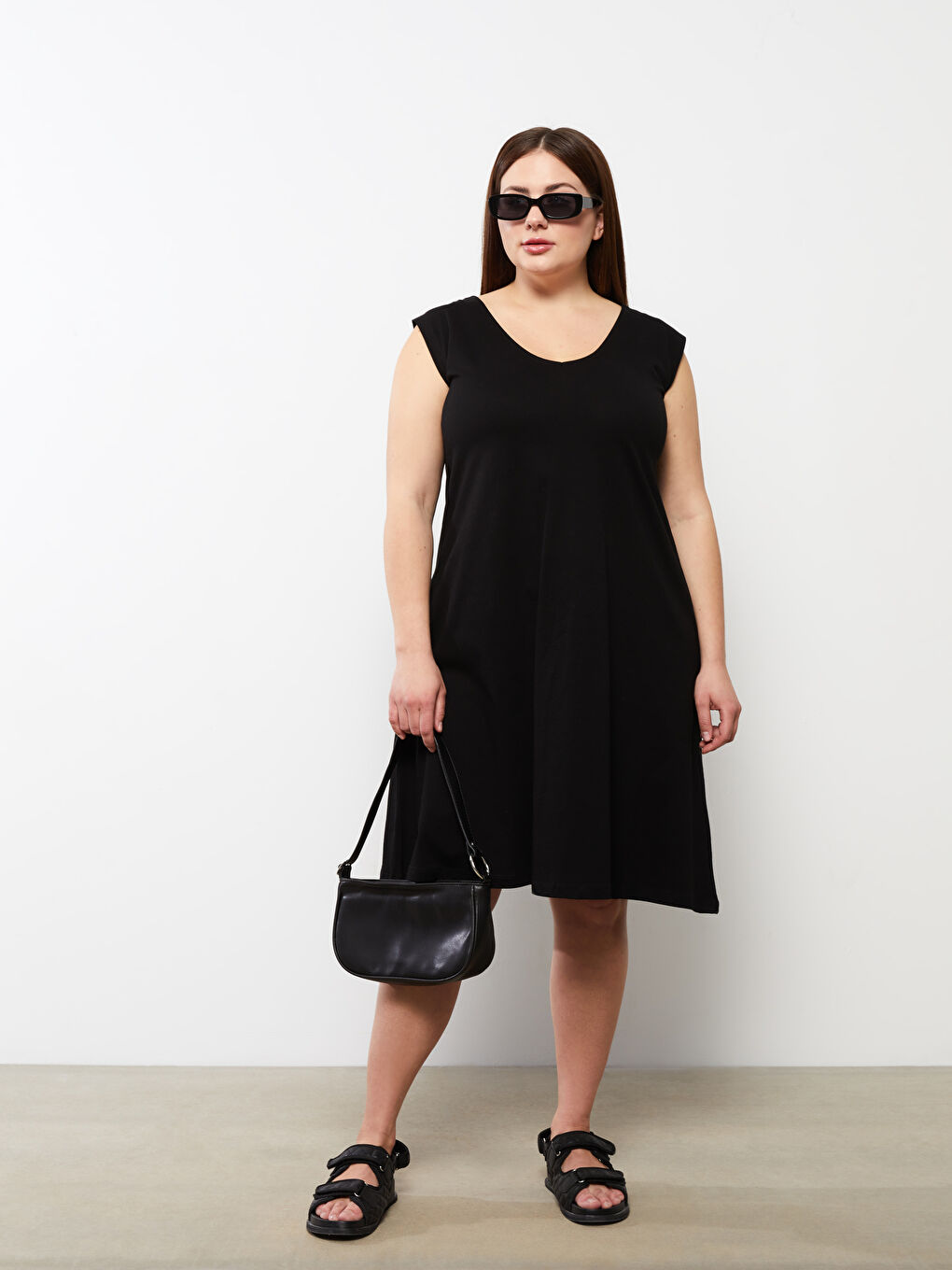 Siyah Büyük Beden U Yaka Düz Kısa Kollu A Kesim Pamuklu Kadın Elbise-3