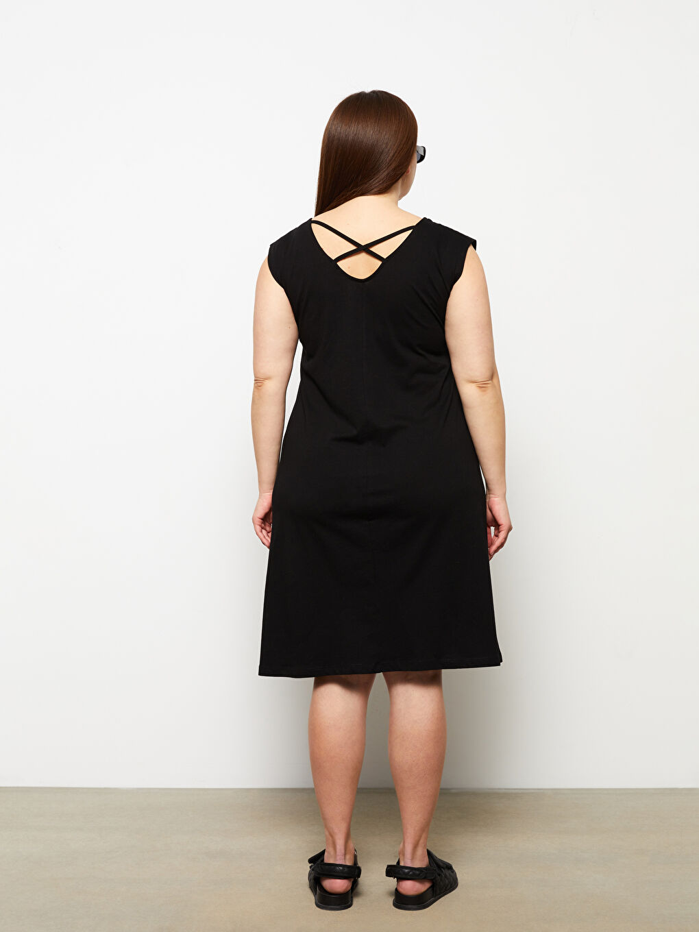 Siyah Büyük Beden U Yaka Düz Kısa Kollu A Kesim Pamuklu Kadın Elbise-10