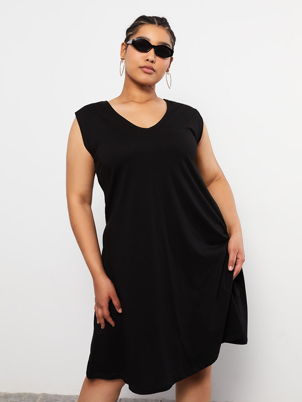 Siyah Büyük Beden U Yaka Düz Kısa Kollu A Kesim Pamuklu Kadın Elbise