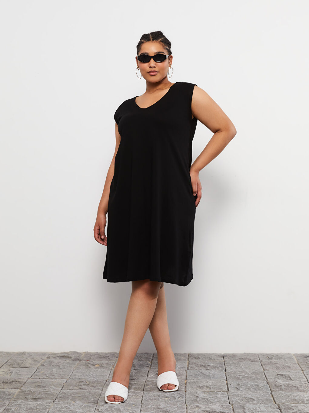 Siyah Büyük Beden U Yaka Düz Kısa Kollu A Kesim Pamuklu Kadın Elbise-4