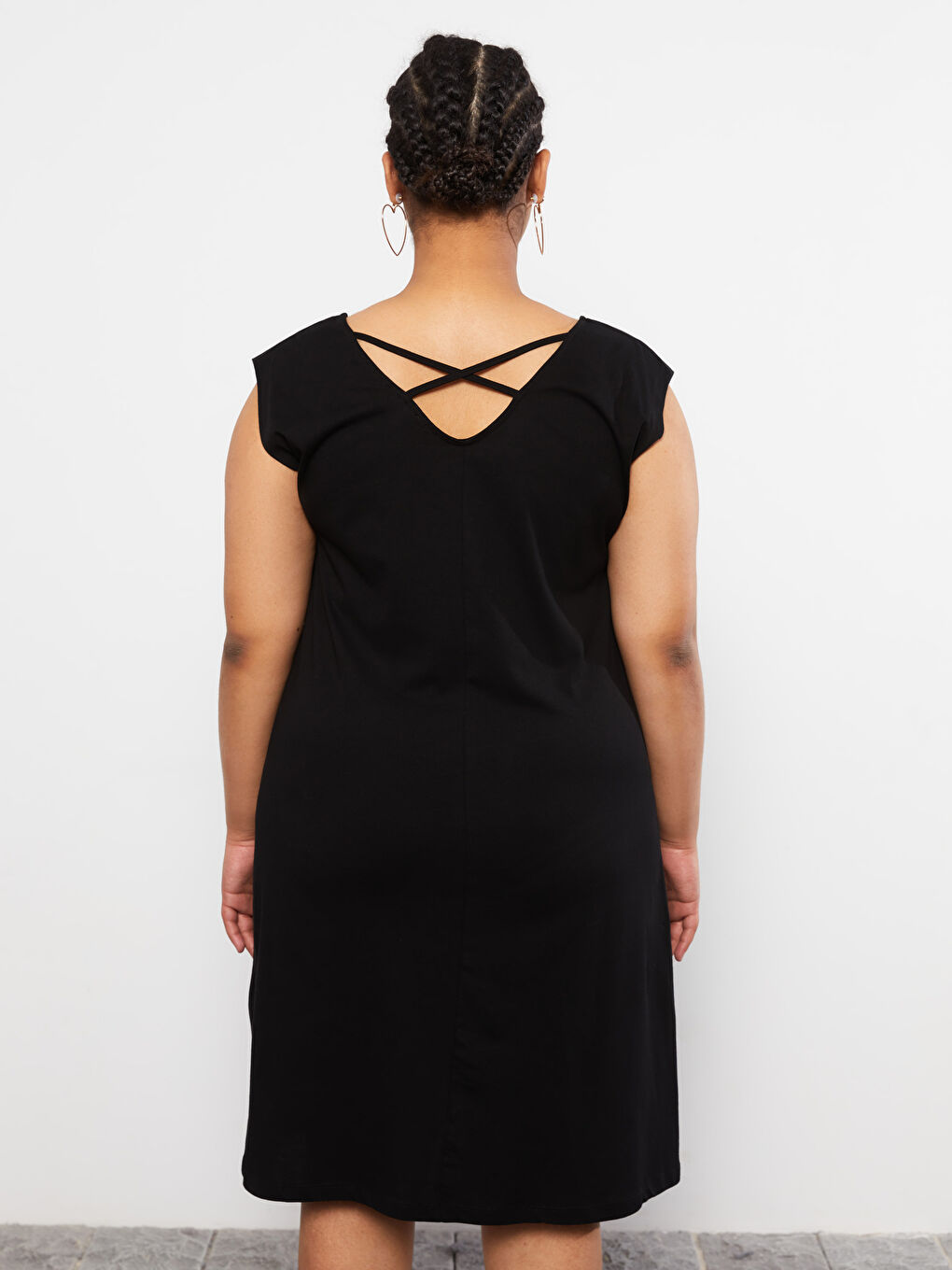 Siyah Büyük Beden U Yaka Düz Kısa Kollu A Kesim Pamuklu Kadın Elbise-9