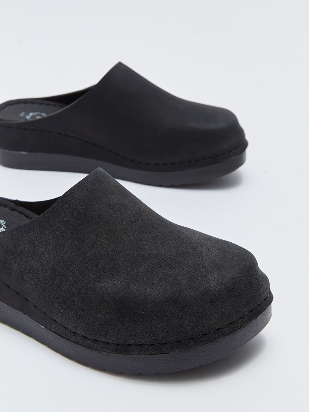 Siyah Önü Kapalı Kalın Taban Kadın Terlik-2