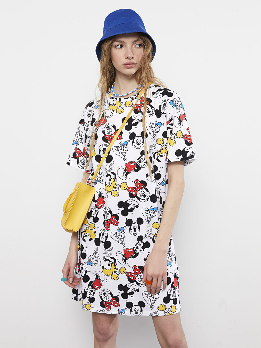 Beyaz Bisiklet Yaka Mickey Mouse Baskılı Kısa Kollu Pamuklu Kadın Elbise-1