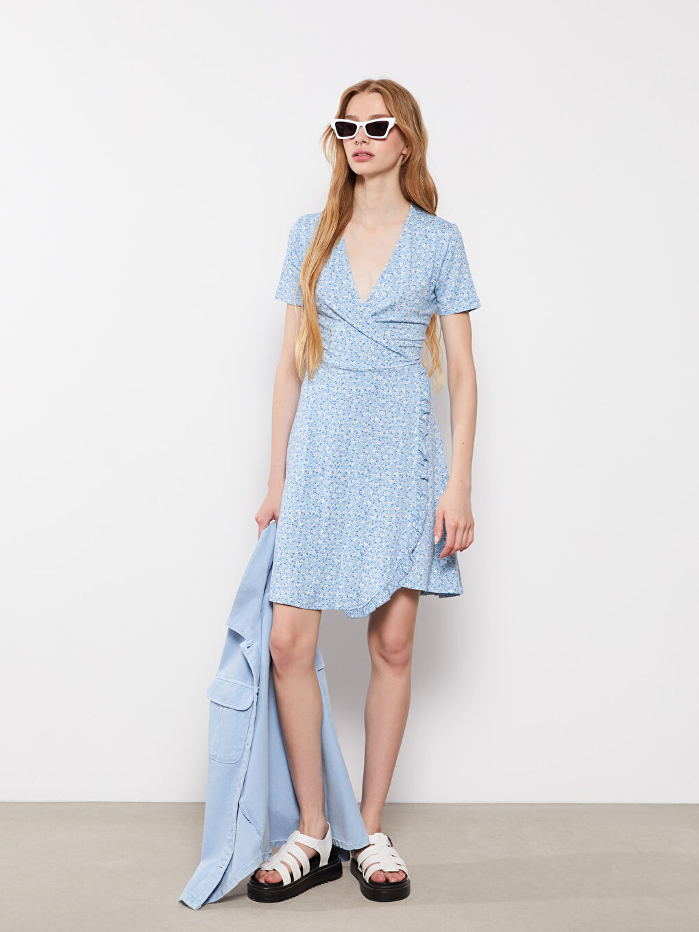 Mavi Kruvaze Yaka Çiçekli Kısa Kollu Kadın Elbise-1