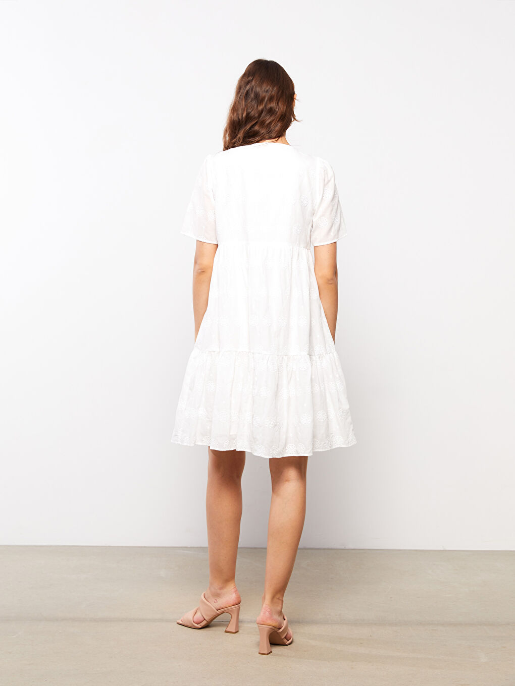 Ekru V Yaka Desenli Kısa Kollu Poplin Kadın Elbise-4