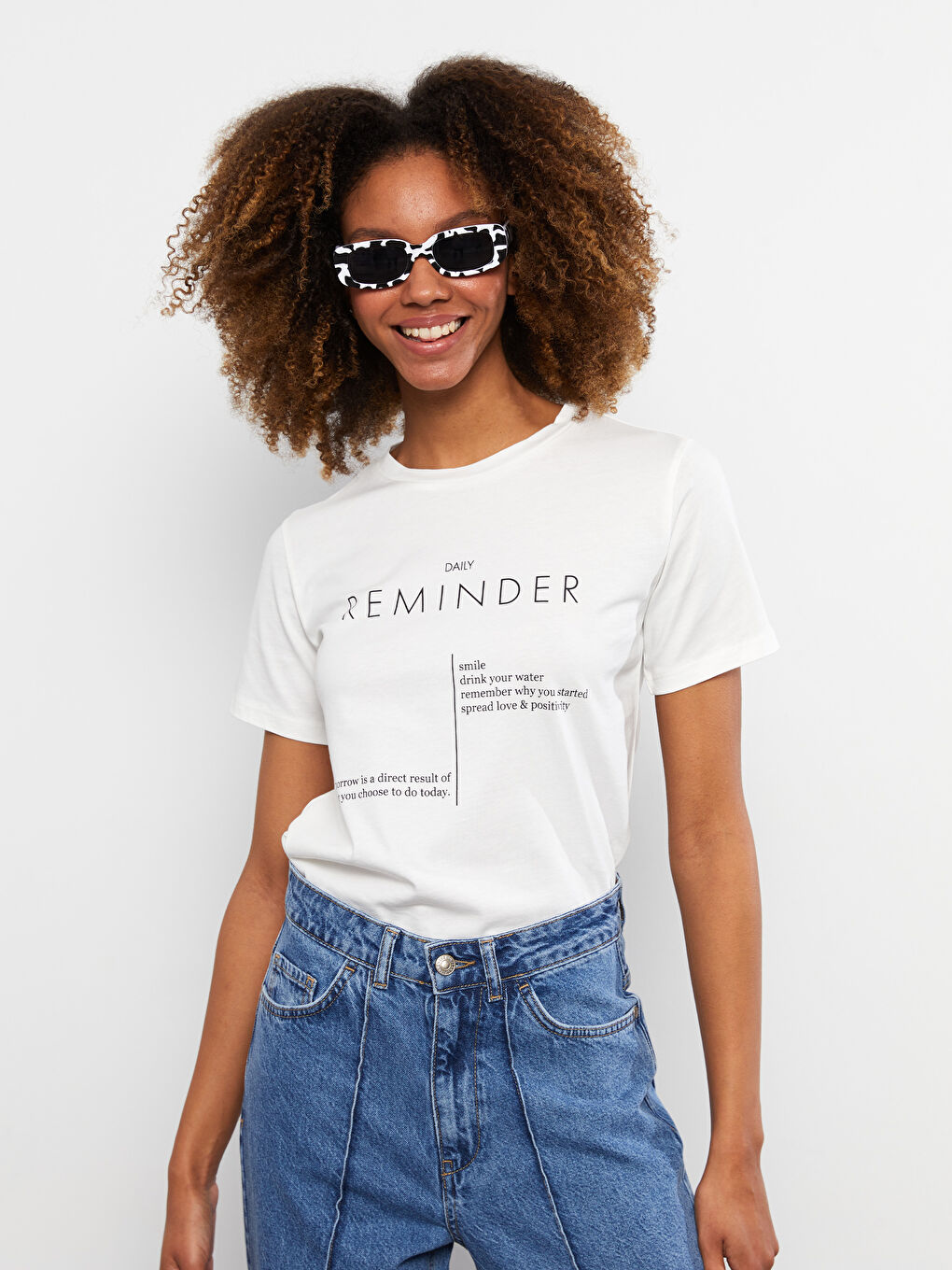 Ekru Bisiklet Yaka Yazı Baskılı Kısa Kollu Pamuklu Kadın Tişört-1