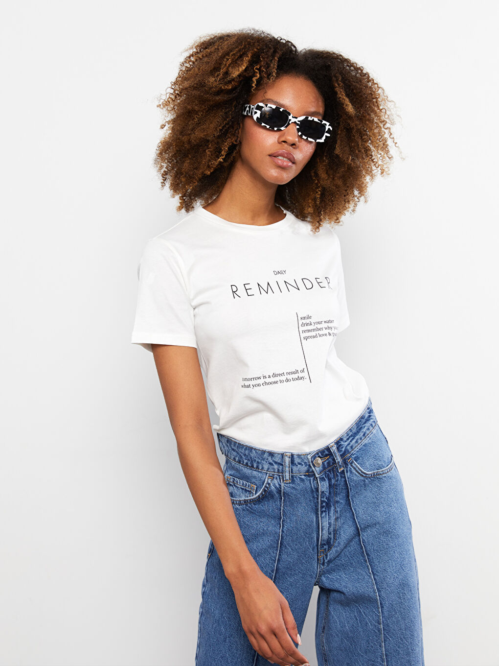 Ekru Bisiklet Yaka Yazı Baskılı Kısa Kollu Pamuklu Kadın Tişört-2