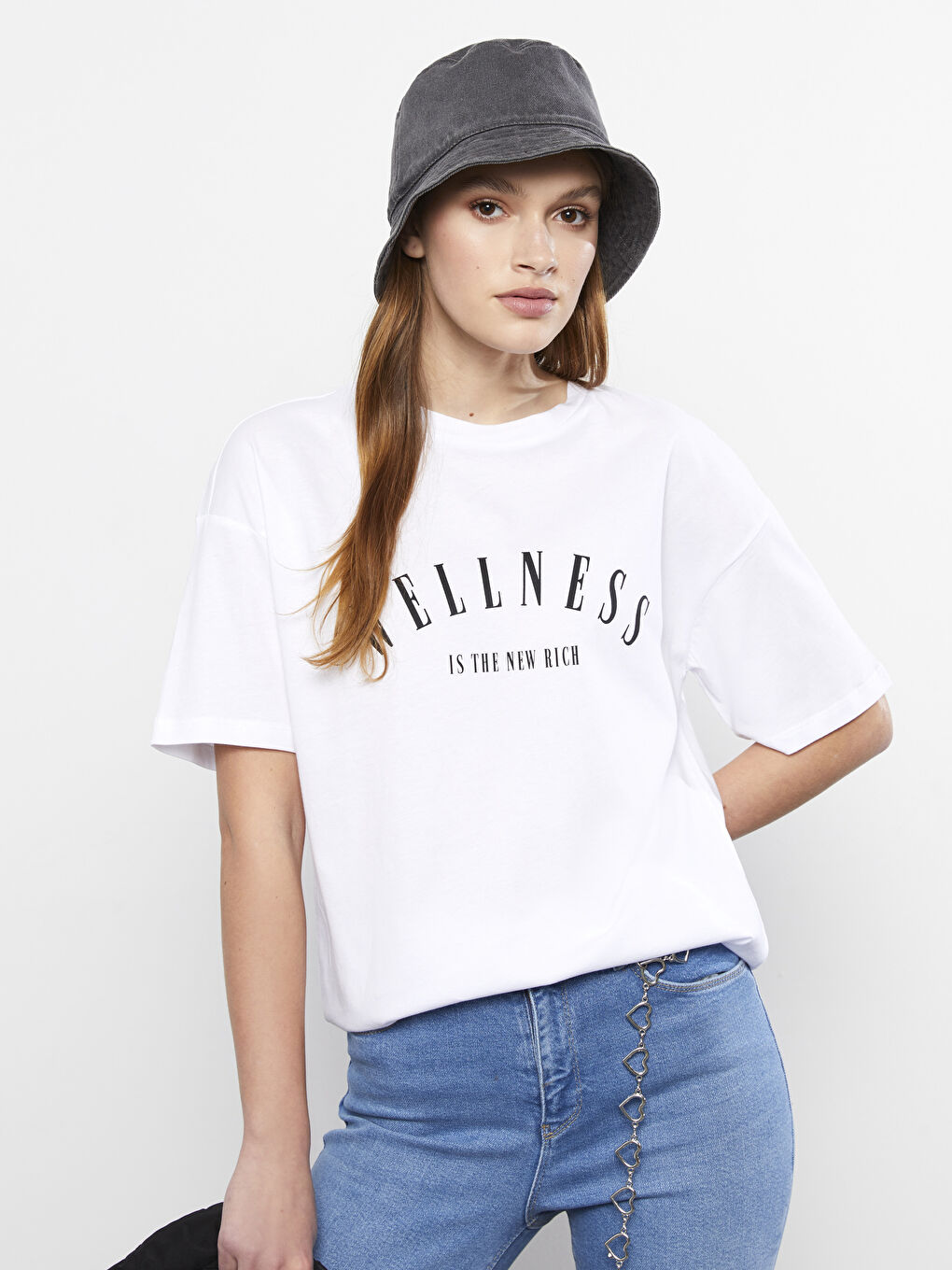 Beyaz Bisiklet Yaka Baskılı Kısa Kollu Pamuklu Kadın Tişört