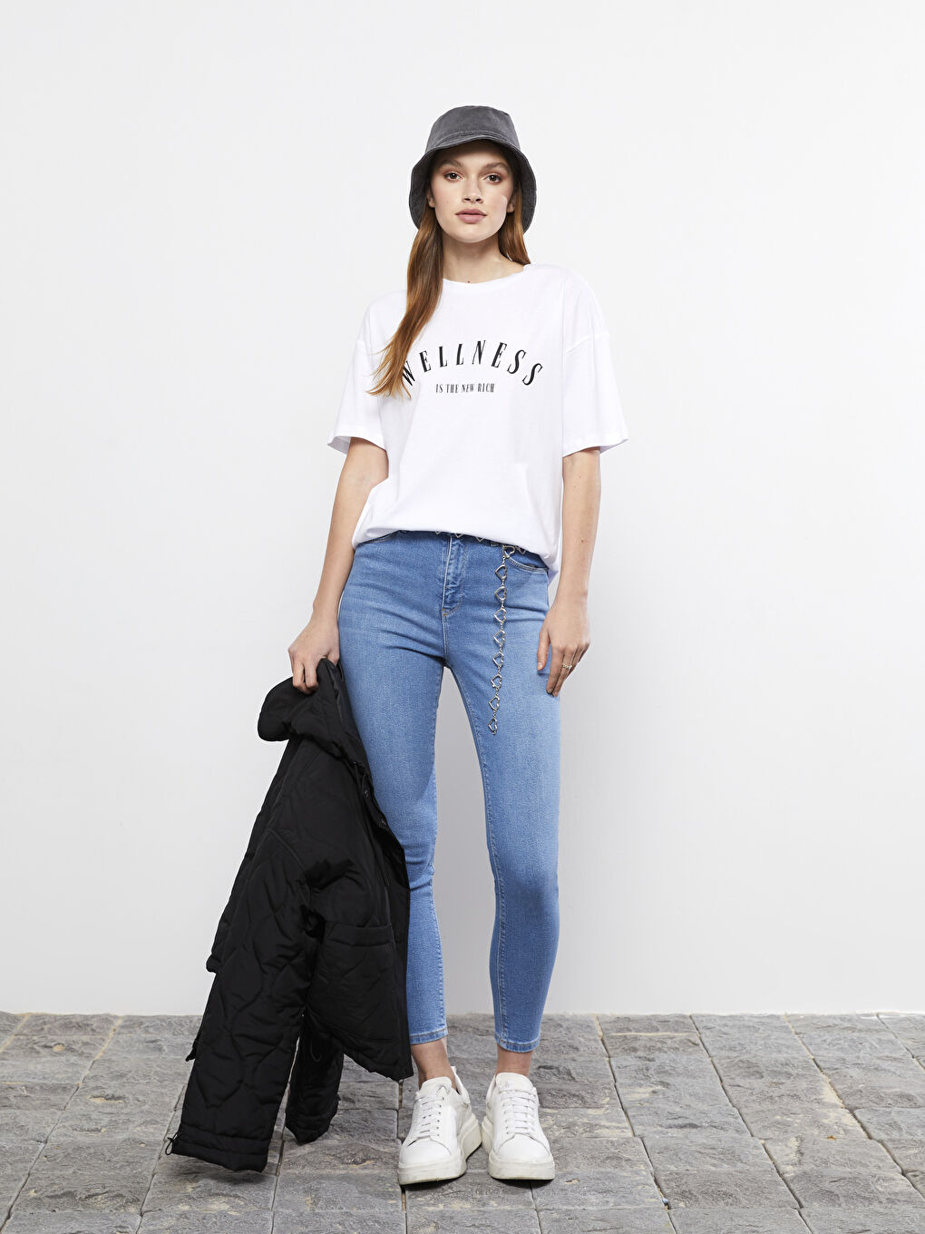 Beyaz Bisiklet Yaka Baskılı Kısa Kollu Pamuklu Kadın Tişört-2