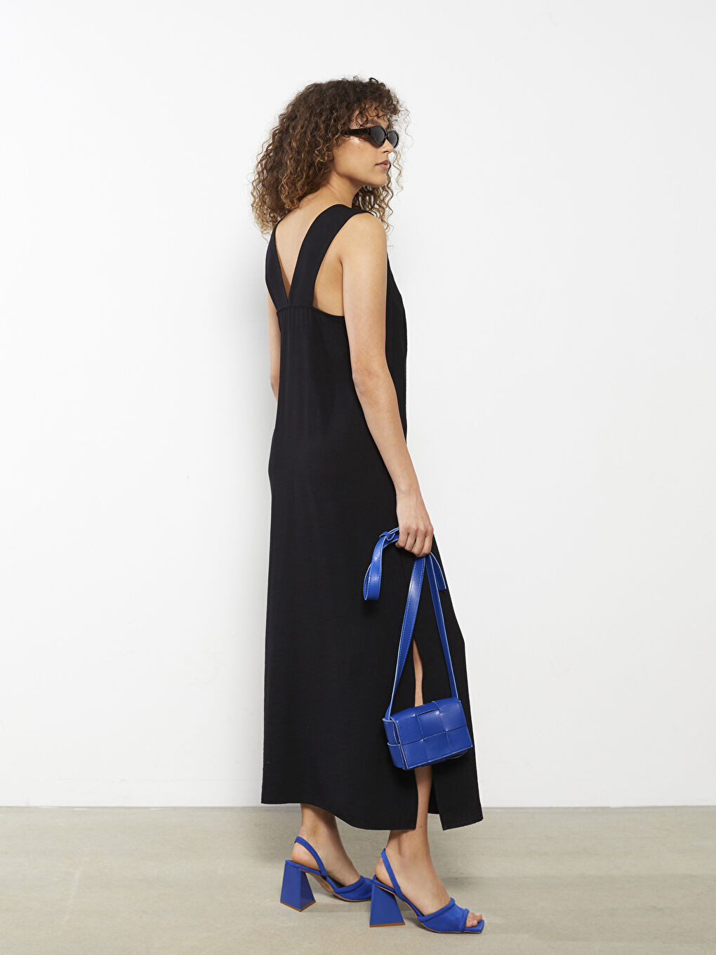 Siyah Kadın Bisiklet Yaka Düz Kolsuz Elbise