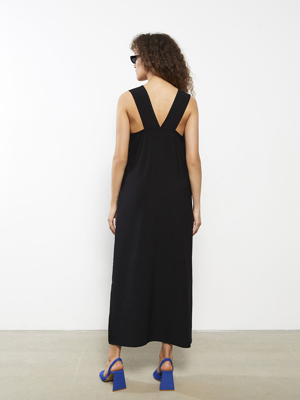 Siyah Kadın Bisiklet Yaka Düz Kolsuz Elbise-4