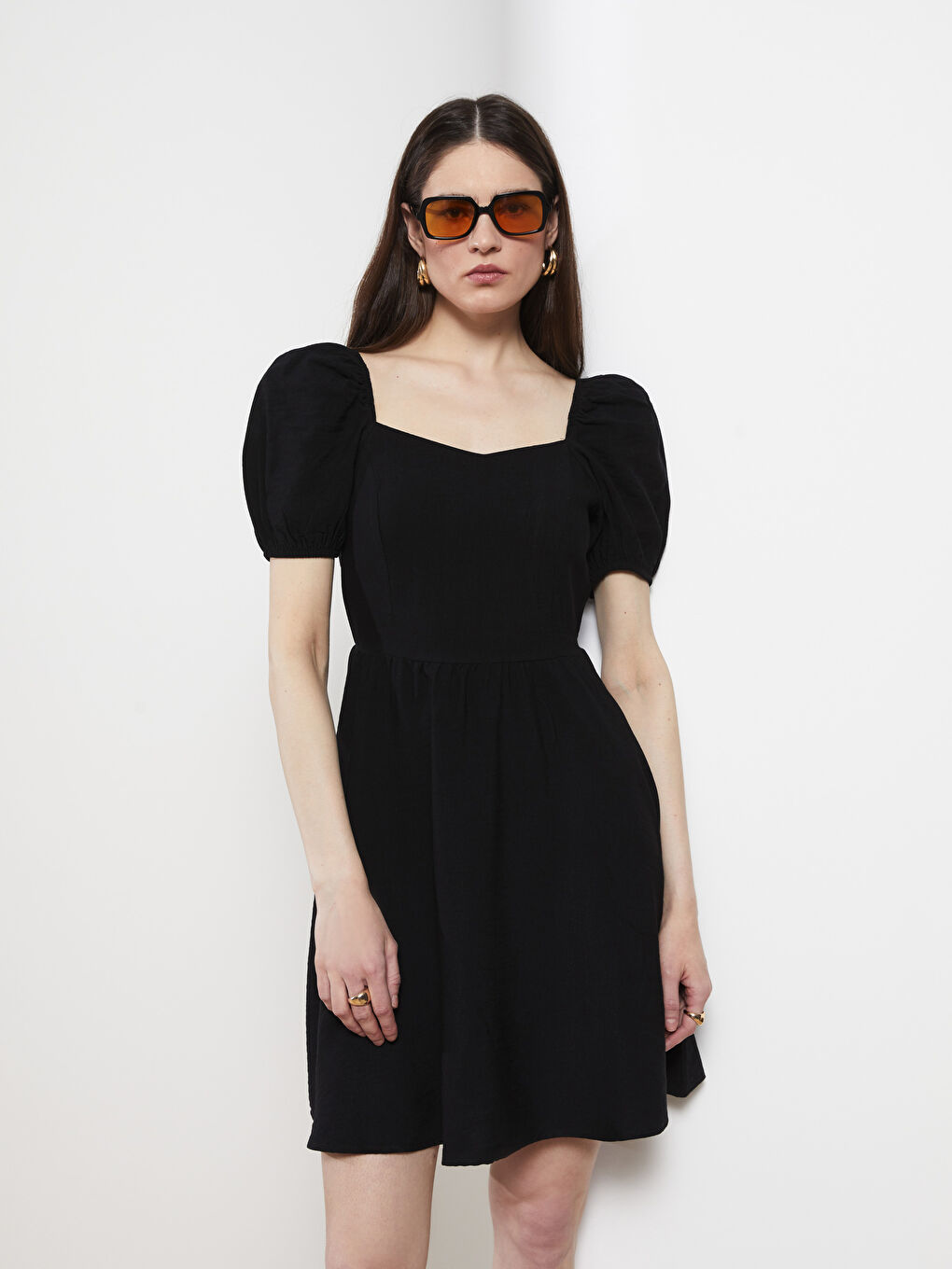 Robe pour Femmes à Encolure Cœur Unie à Manches Courtes-1