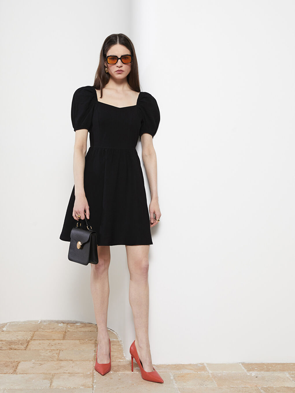 Robe pour Femmes à Encolure Cœur Unie à Manches Courtes-2