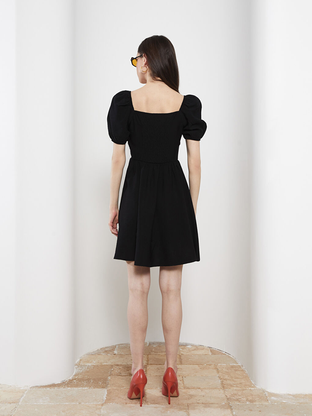 Robe pour Femmes à Encolure Cœur Unie à Manches Courtes-4