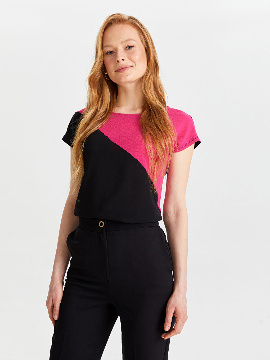 Siyah Kayık Yaka Renk Bloklu Kısa Kollu Kadın Tişört-1