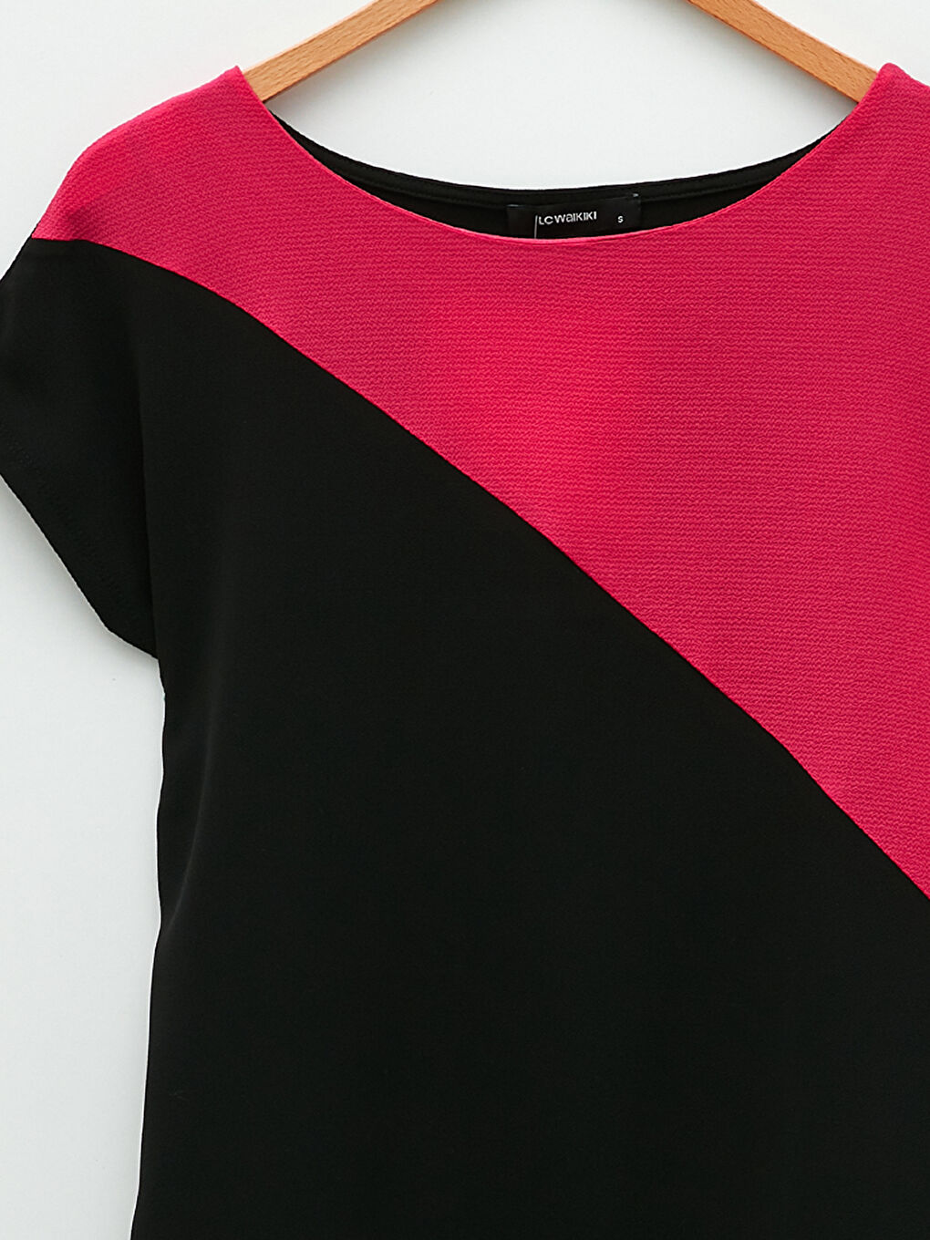 Siyah Kayık Yaka Renk Bloklu Kısa Kollu Kadın Tişört-8