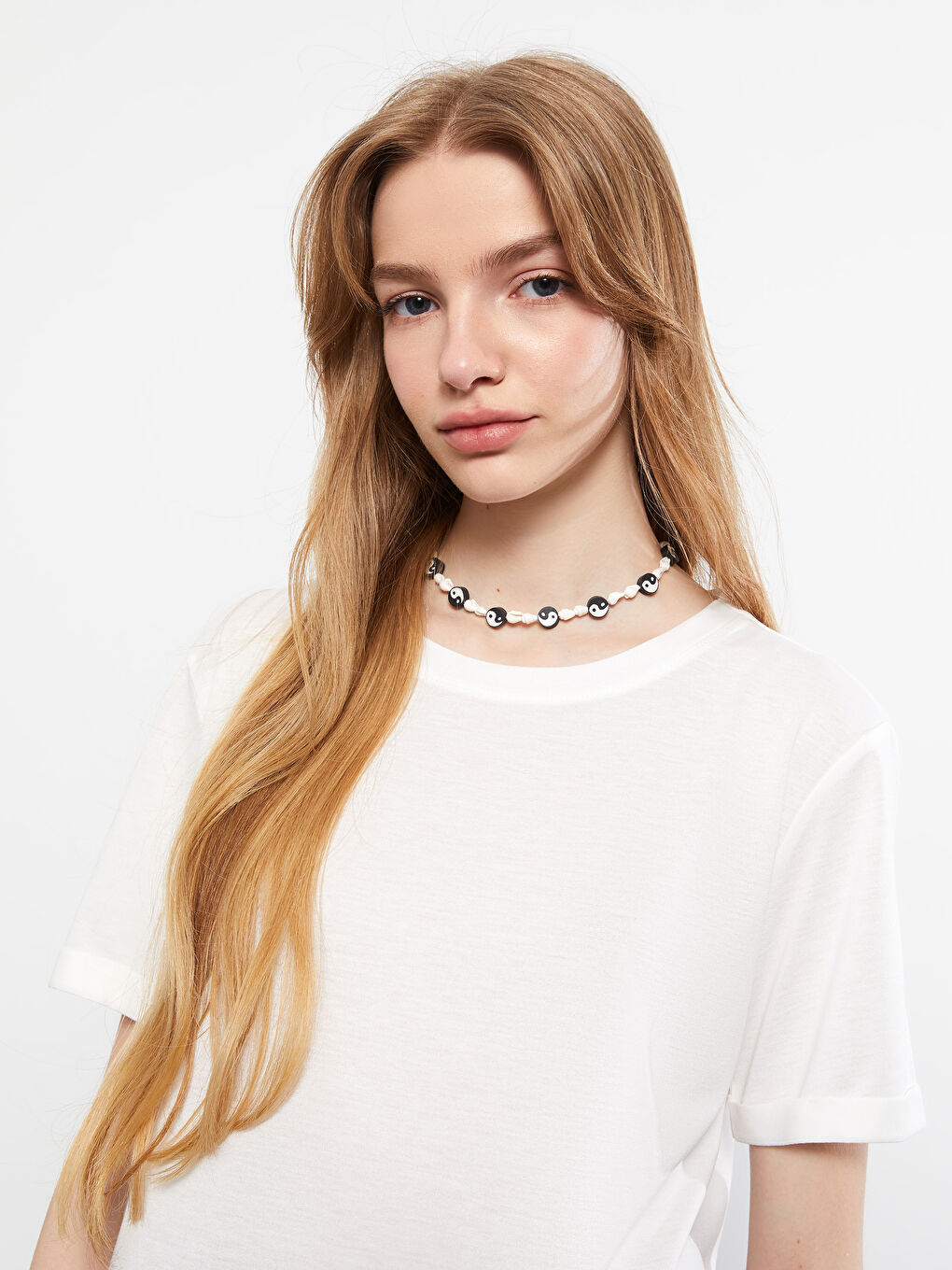 Ekru Bisiklet Yaka Düz Kısa Kollu Kadın Tişört