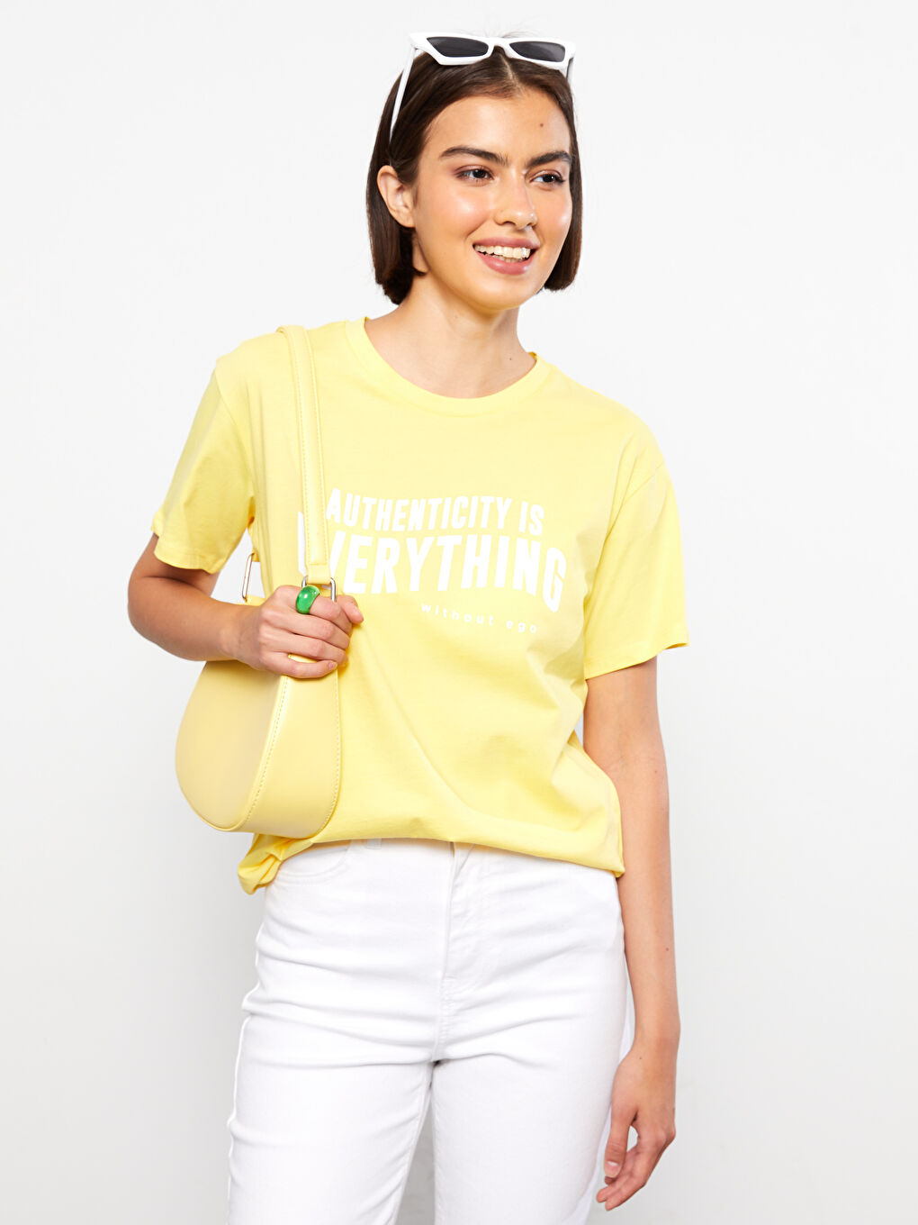 Sarı Bisiklet Yaka Baskılı Kısa Kollu Pamuklu Kadın Tişört-1