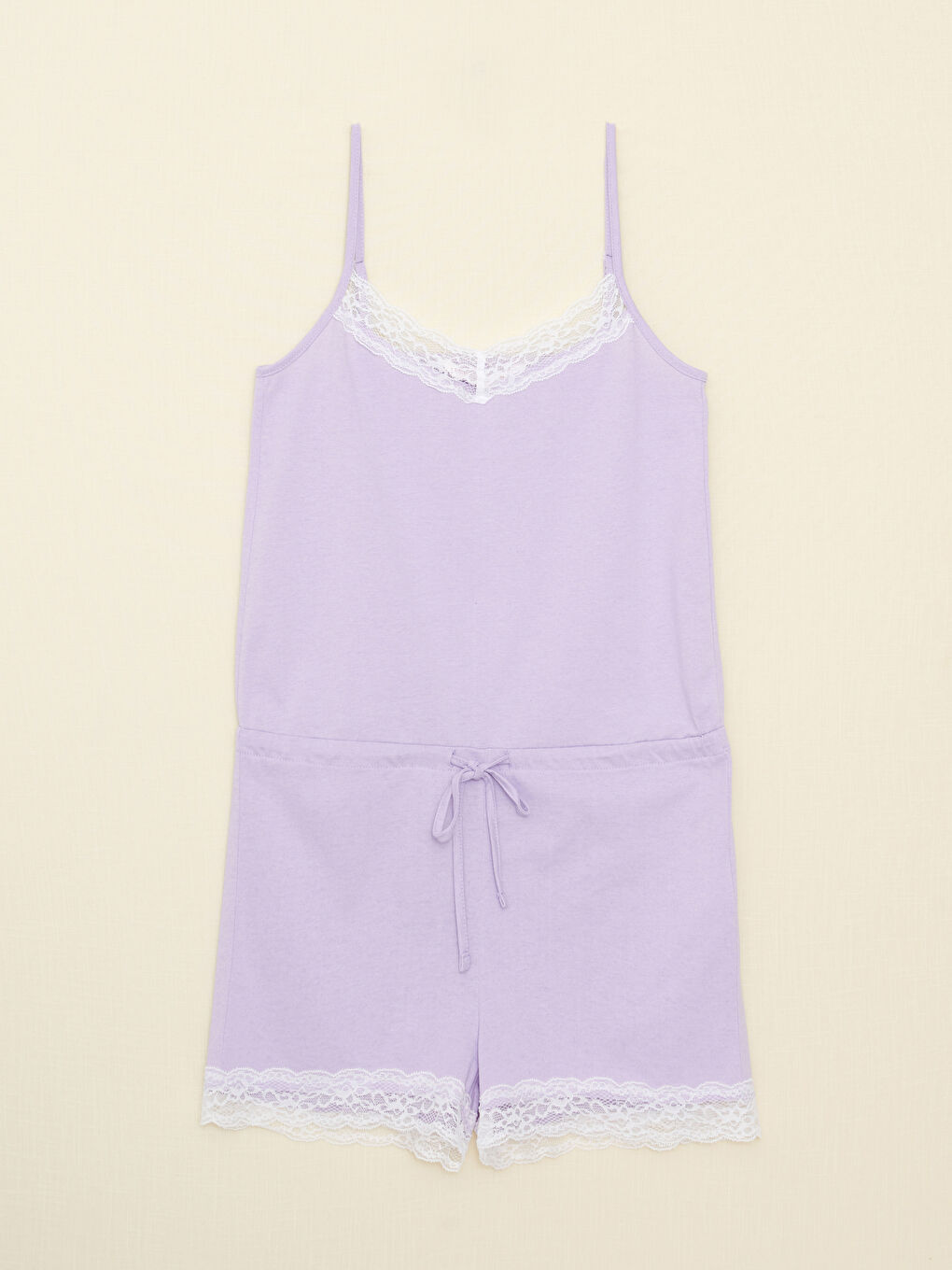 بيجامة شورت جمبسوت للسيدات بِحَمّالات بياقة على شكل حرف V بتفاصيل دانتيل-5