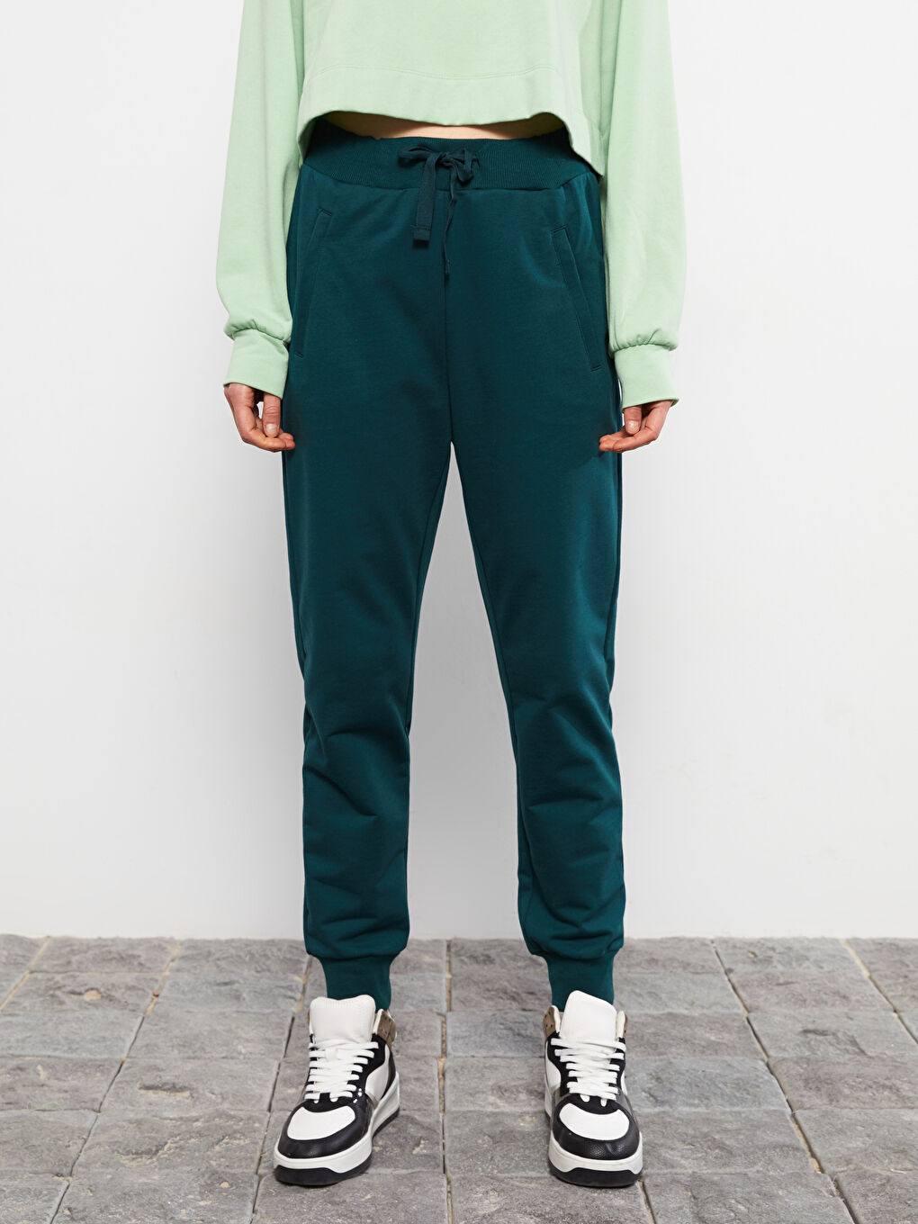 Elastic Waist Regular Pocket Detailed Women's Jogger Sweatpants-2