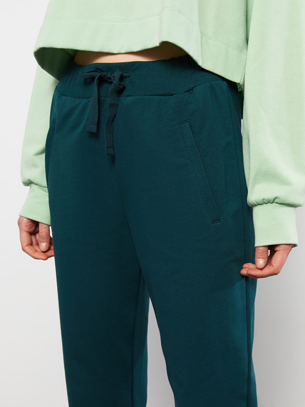 Elastic Waist Regular Pocket Detailed Women's Jogger Sweatpants-4