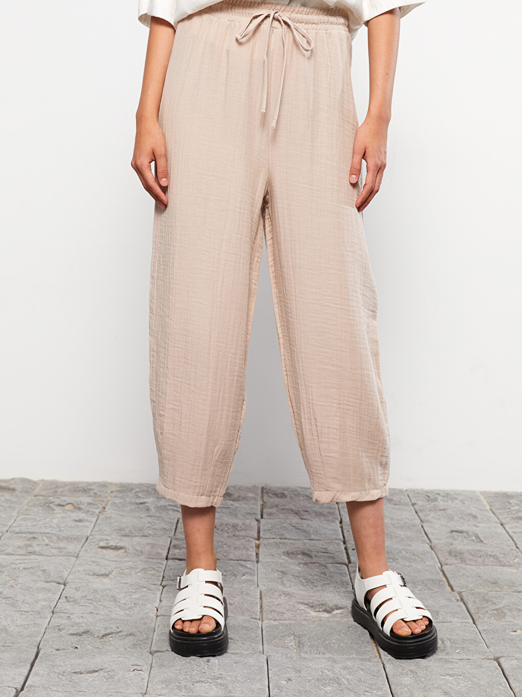 Elastic Waist Standard Fit Straight Muslin Women's Trousers-3