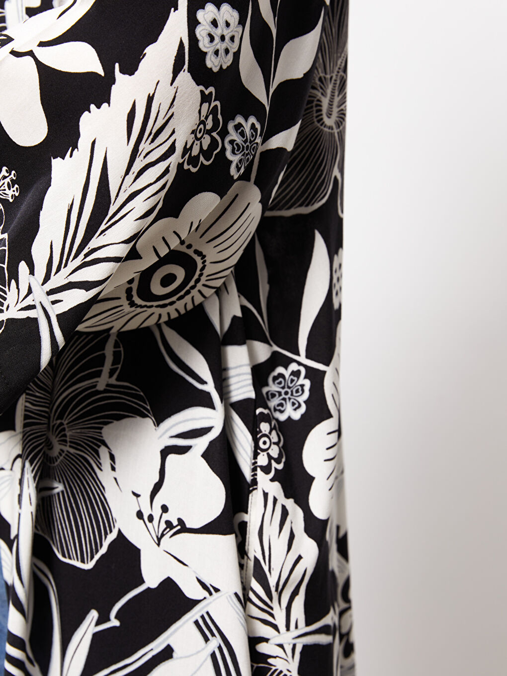 Siyah Şal Yaka Desenli Uzun Kollu Viskon Kadın Kimono-2